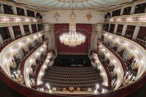 Theater Regensburg ersetzt Halogen-Beleuchtung durch Lichttechnik von ETC